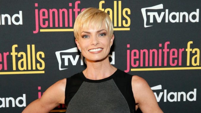 Jaime Pressly and Margot Robbie are like twins but unrelated